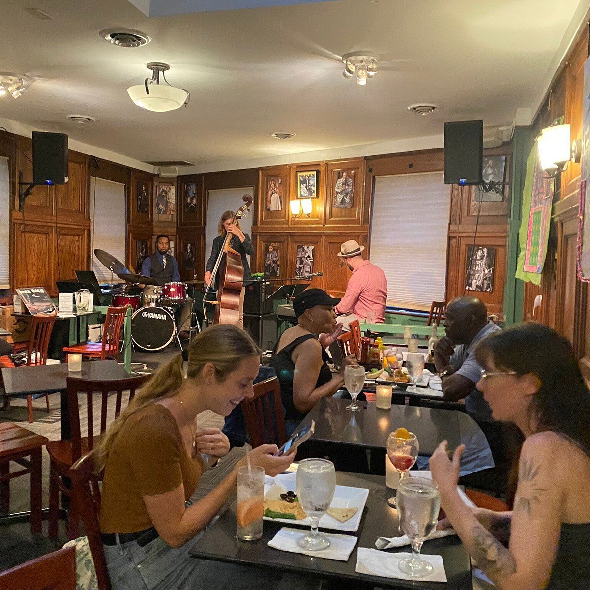 Mr. Henry's Restaurant, Bar in Washington DC