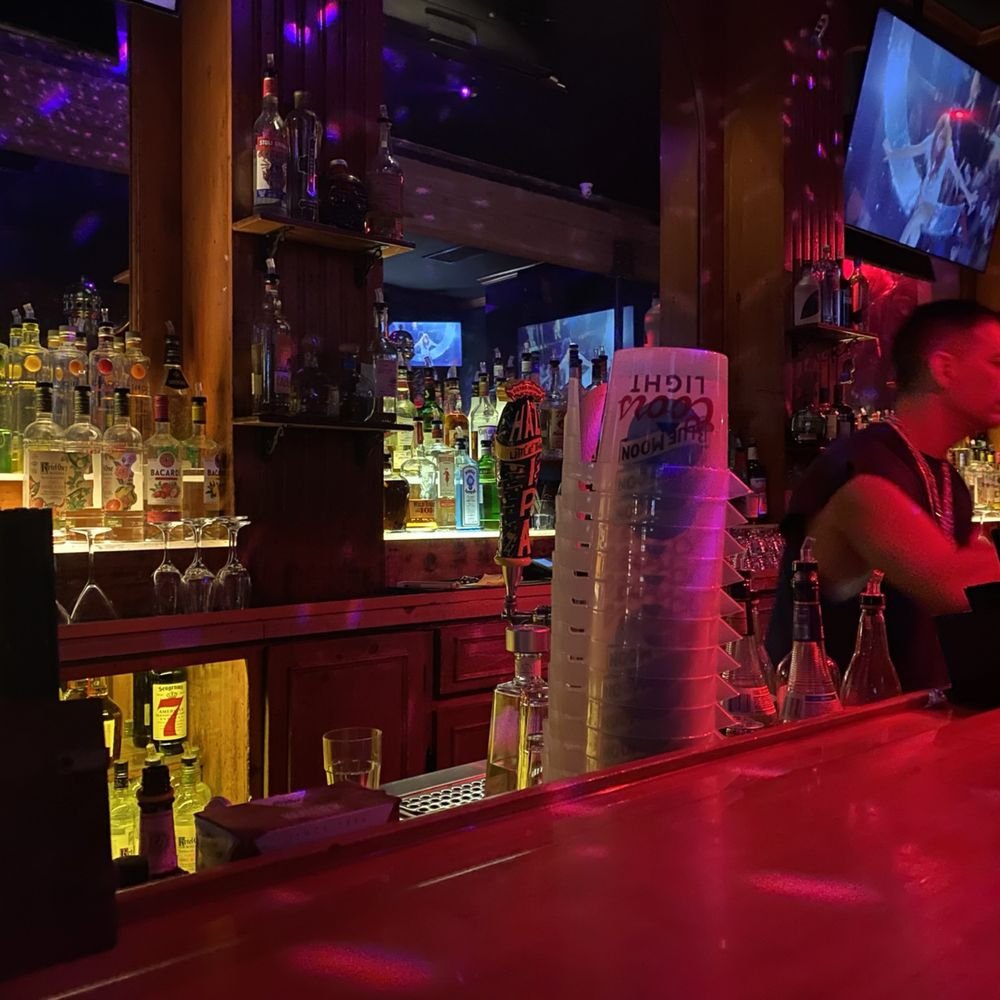 Ten Cash Bar, Bar in West Hollywood
