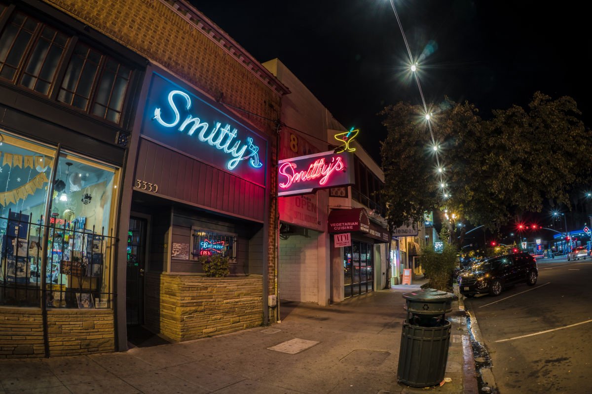 Smitty's Lounge, Bar in Oakland