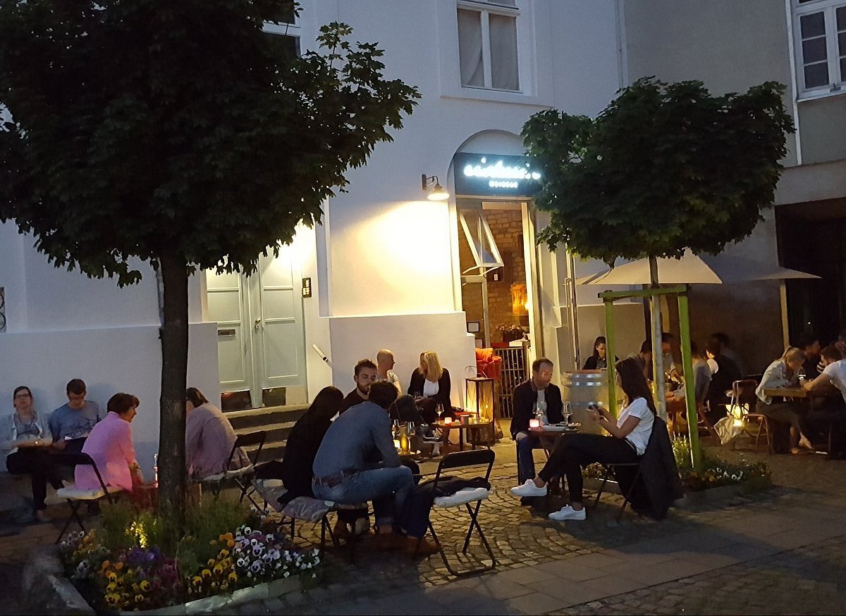 Eiskeller Weinbar bar in Düsseldorf, Germany