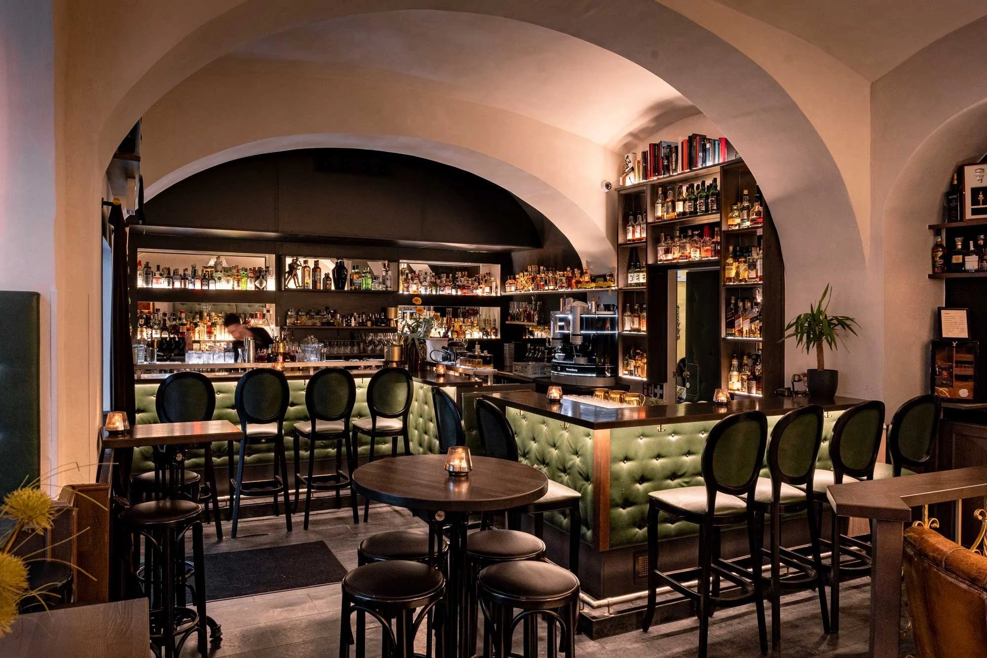 Josef cocktailbar, Bar in Vienna