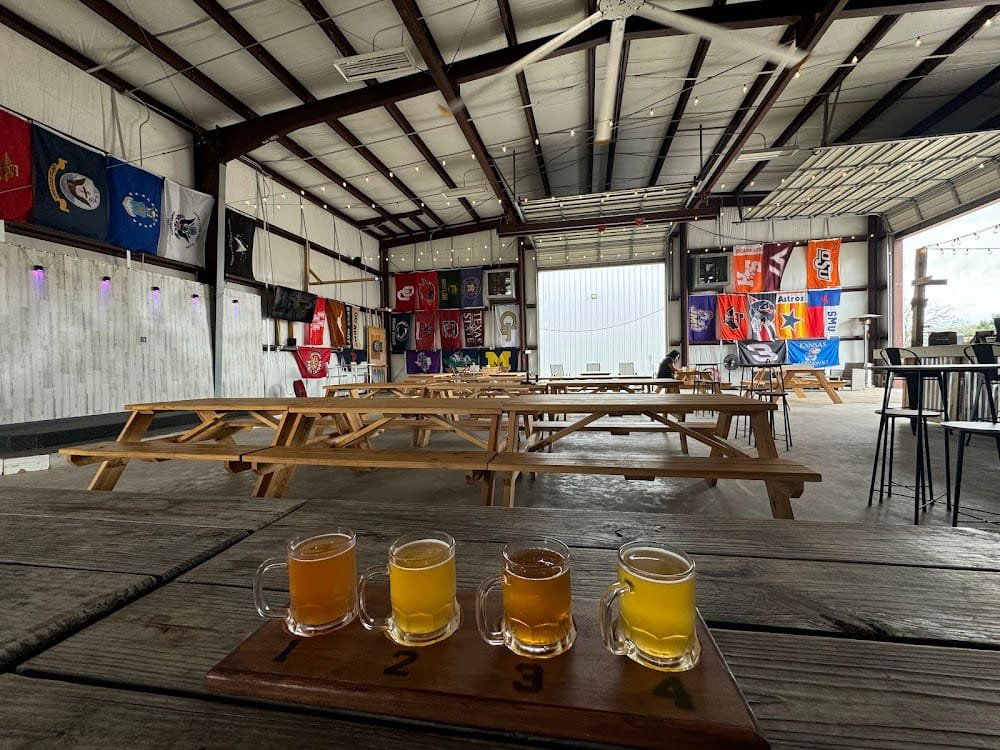 Rob Ray's Taproom, Bar in Brazoria County