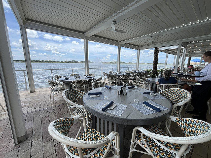 Deep Lagoon Seafood & Oyster House – Waterside Place bar in Lakewood Ranch
