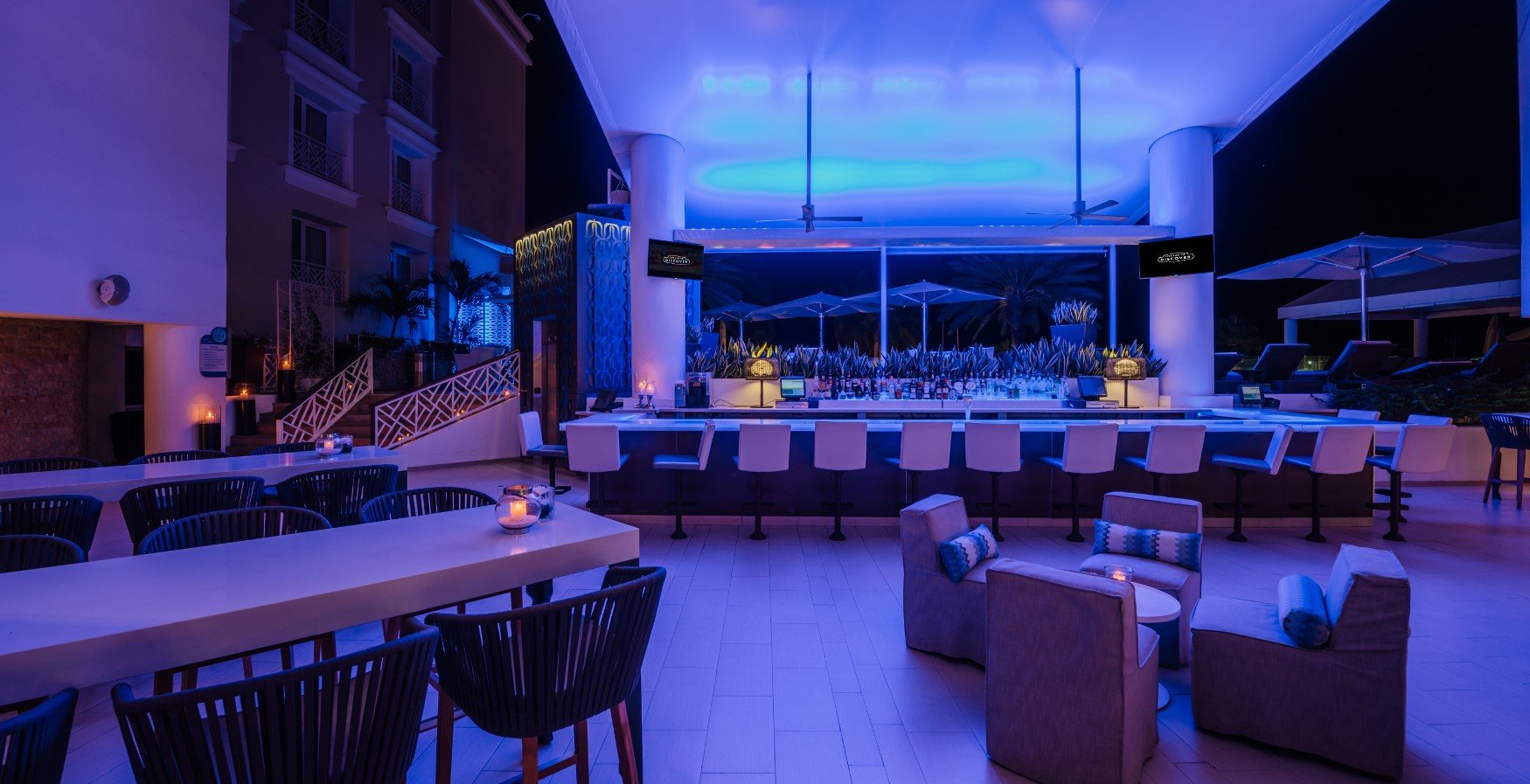 Blue Martini Bar, Bar in Oranjestad
