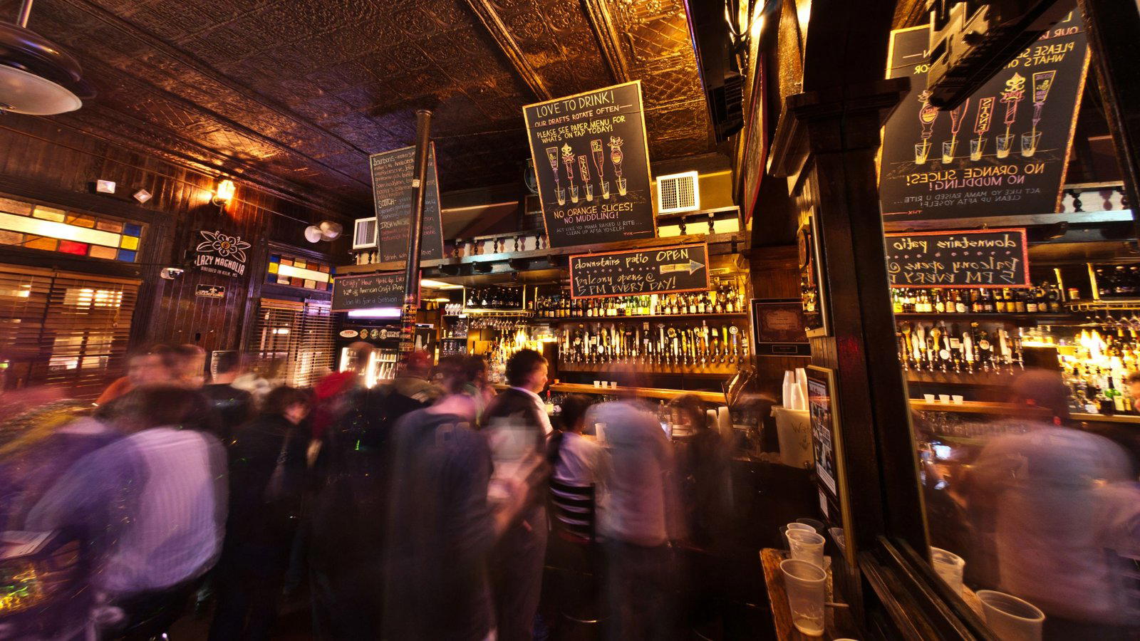 The Avenue Pub bar in New Orleans, United States