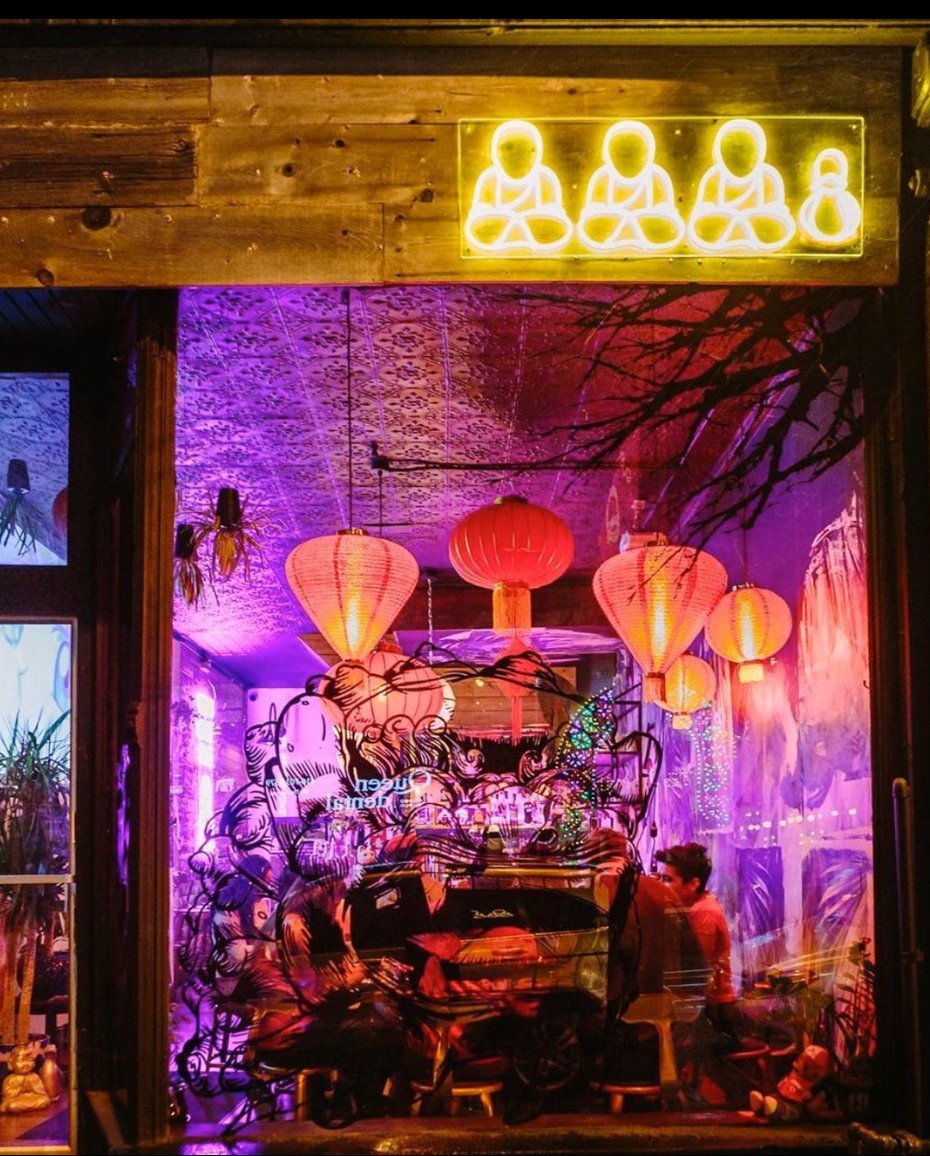 Three Monks and a Duck, Bar in Toronto