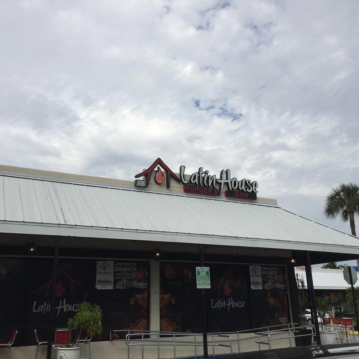 Latin House Burger & Taco Bar bar in Miami
