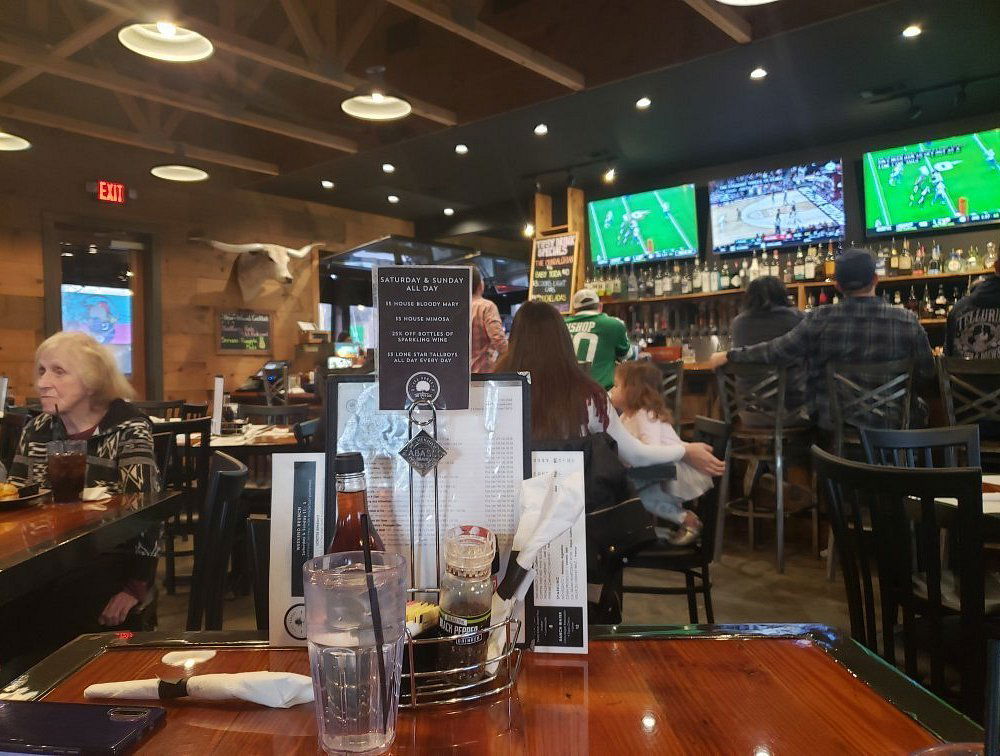The Tipsy Oak, Bar in Arlington