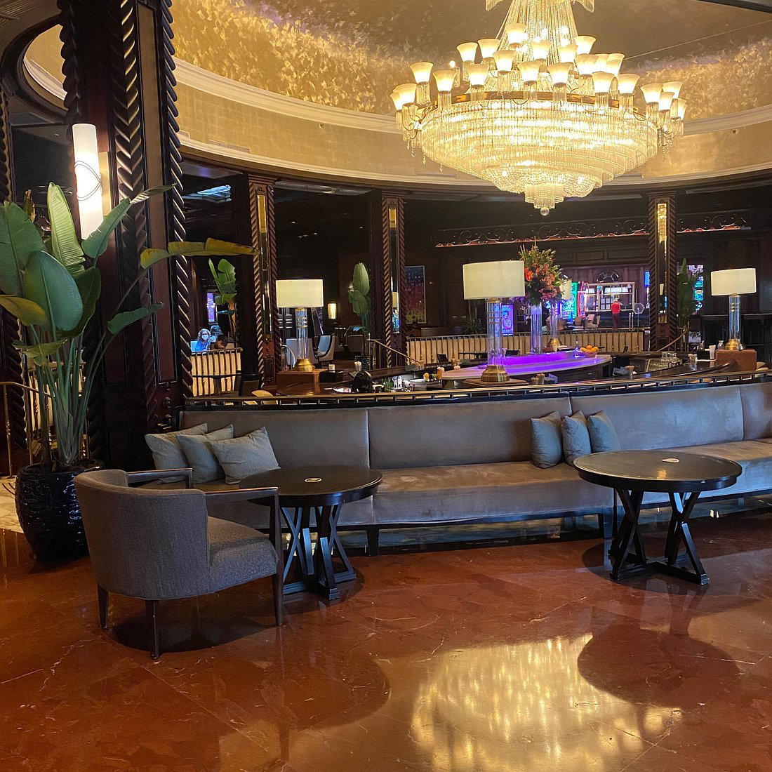Chandelier Bar bar in Carolina