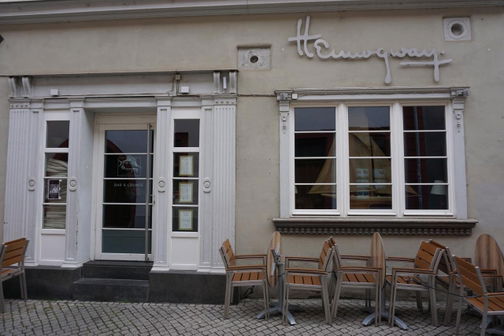 Hemingway Bar & Lounge