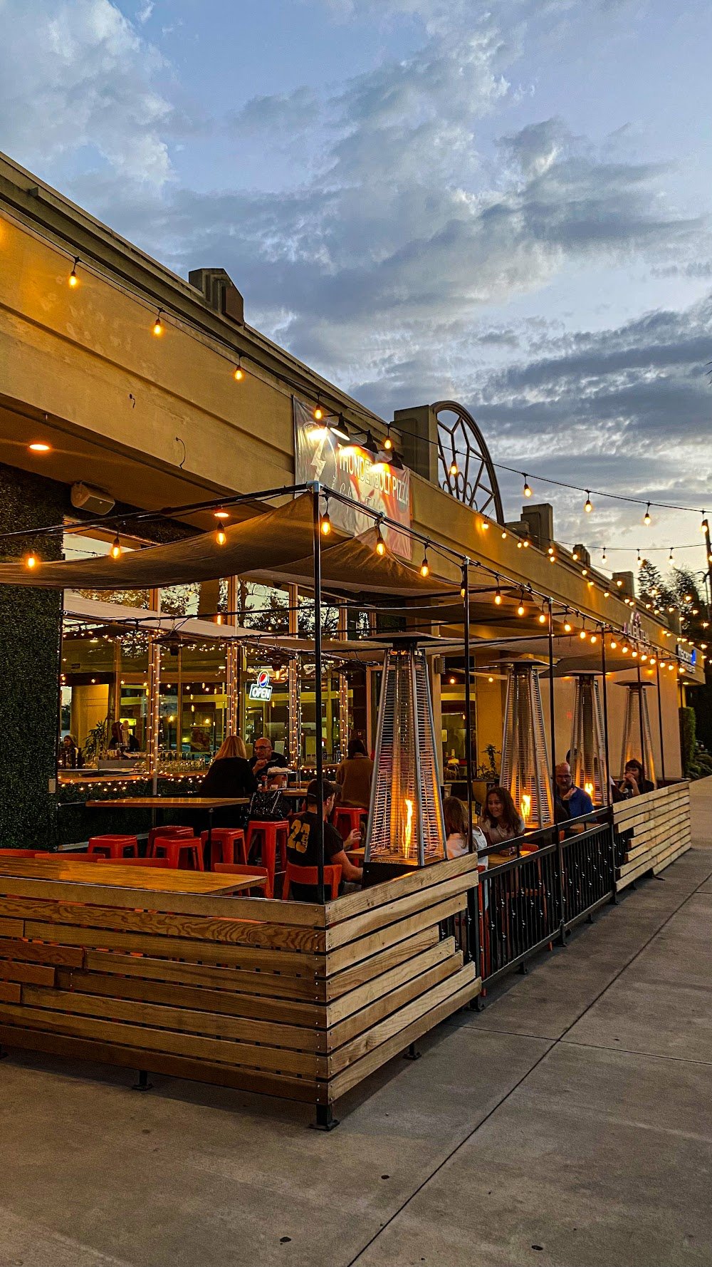 Thunderbolt Pizza, Long Beach, United States