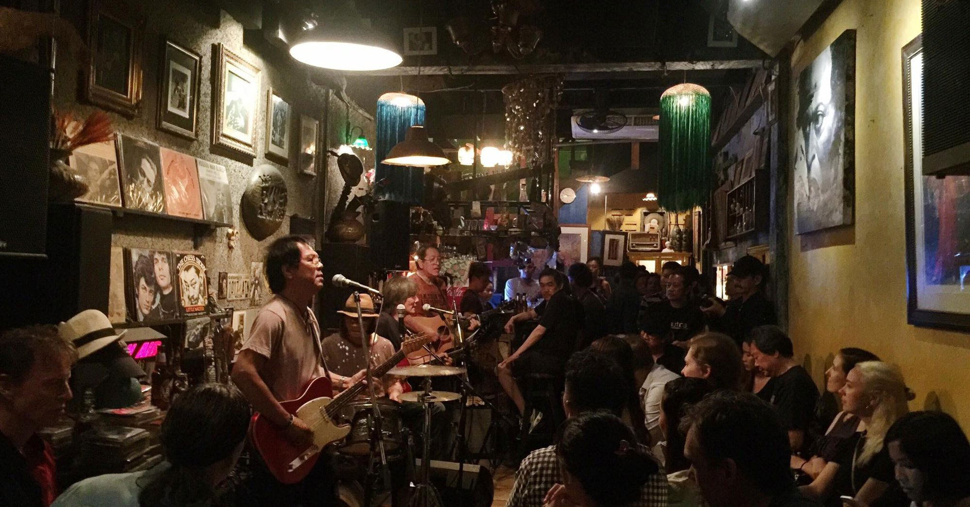 Adhere The 13th Blues Bar, Bar in Bangkok