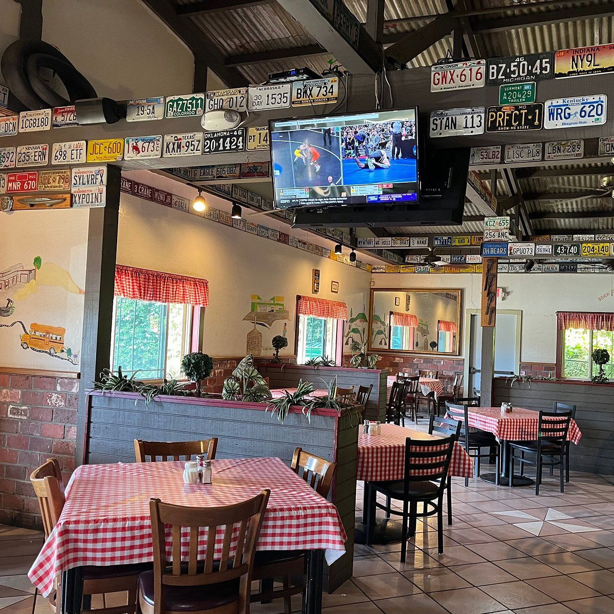 Brick Oven Pizza, Bar in Kalaheo