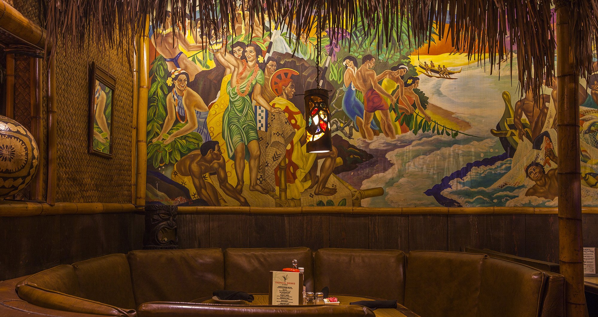 Damon's Steak House bar in Glendale, United States