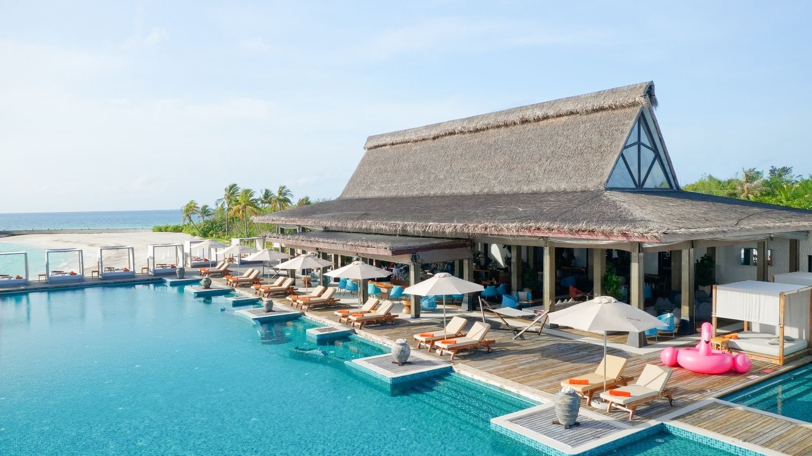 Breeze Poolside Dining Bar
