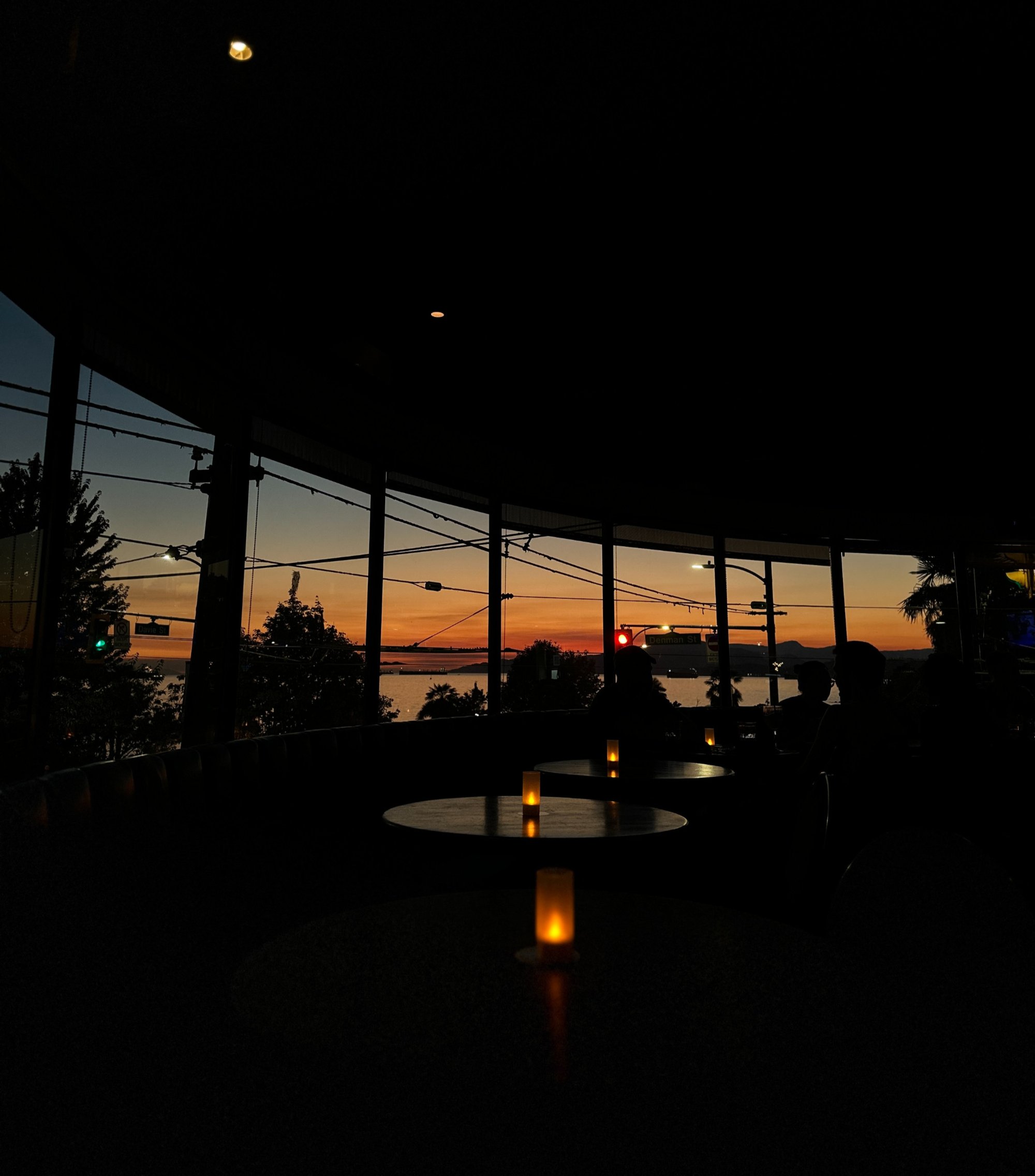 Bayside Lounge — English Bay, Bar in Vancouver
