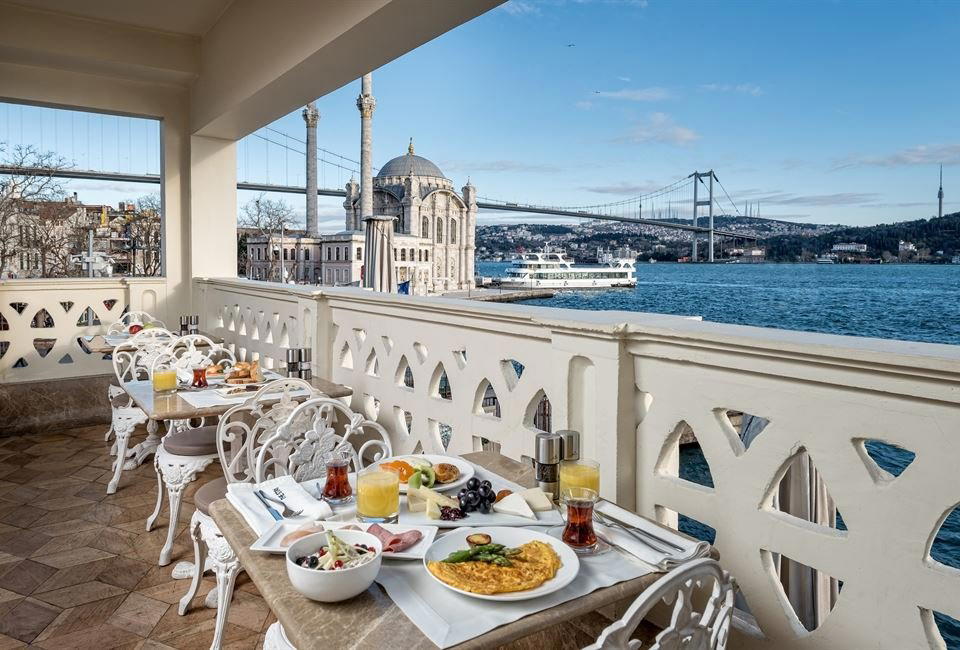 Bosphorus Lounge bar in Istanbul