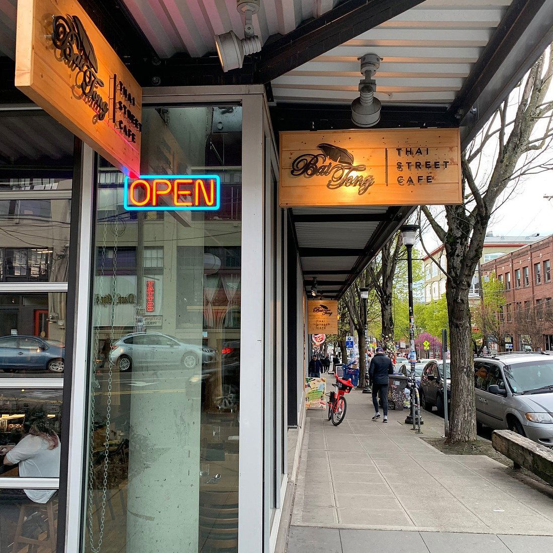 Bai Tong Thai Street Cafe, Restaurant in Seattle