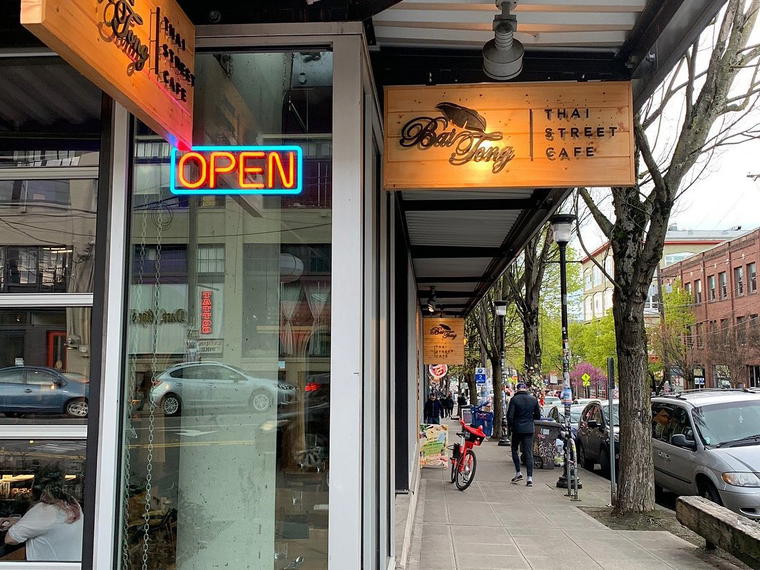 Bai Tong Thai Street Cafe, Seattle, United States