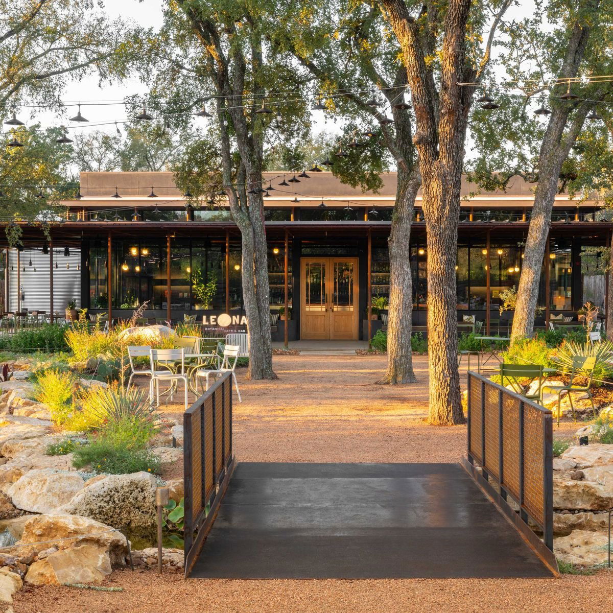 Leona Botanical Cafe & Bar, Bar in Austin