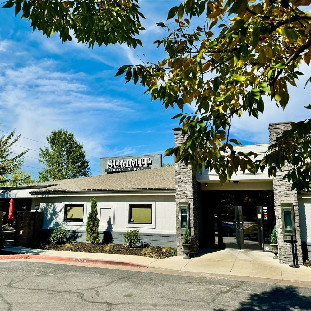 Summit Grill bar in Lee S Summit, United States