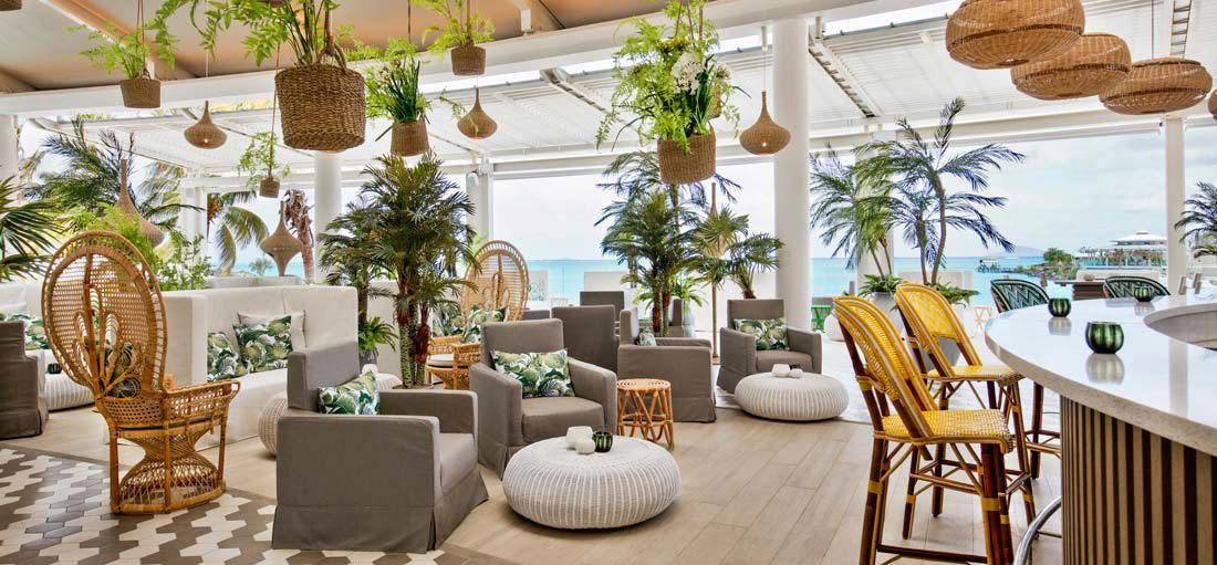 G&T 100 Club bar in Grand Gaube