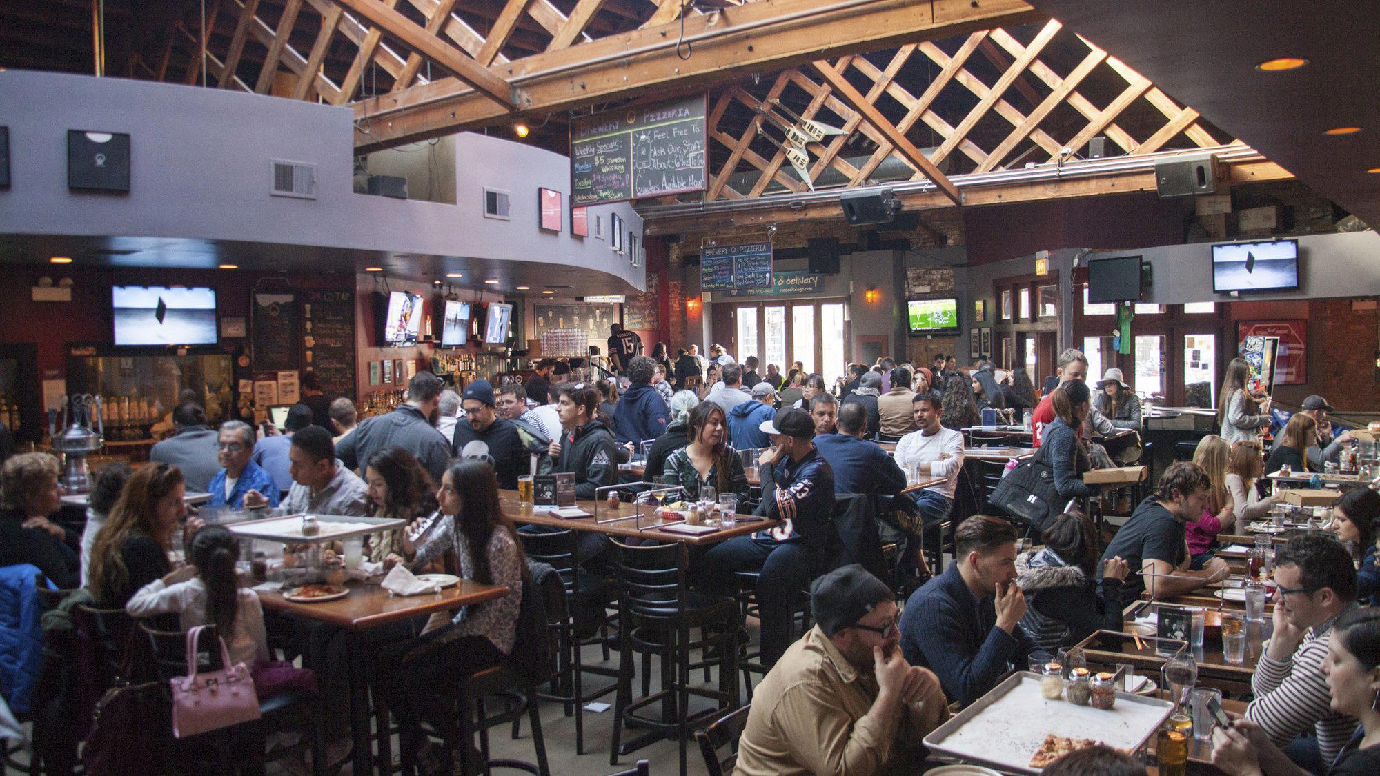 Piece Pizzeria and Brewery bar in Chicago, United States