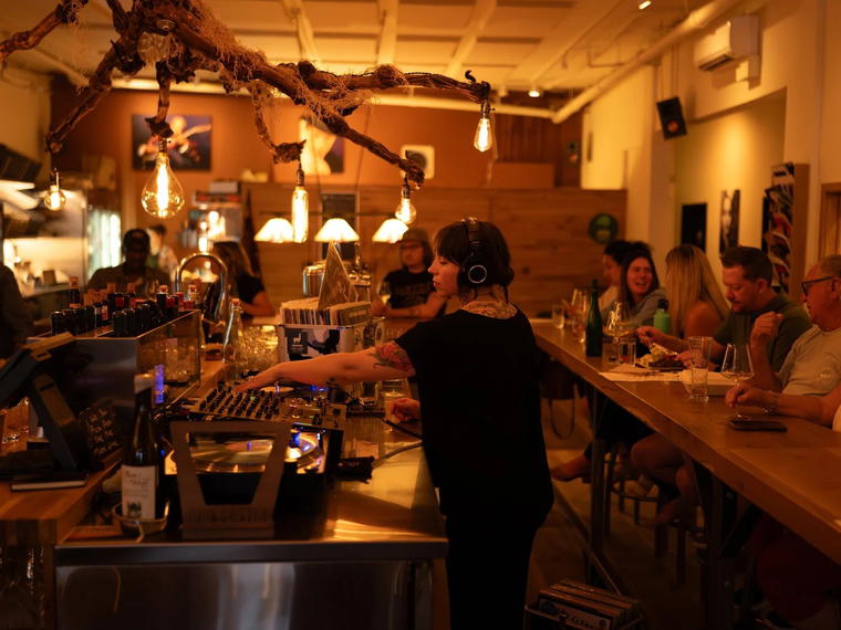 HiFi Wine Bar, McMinnville, United States
