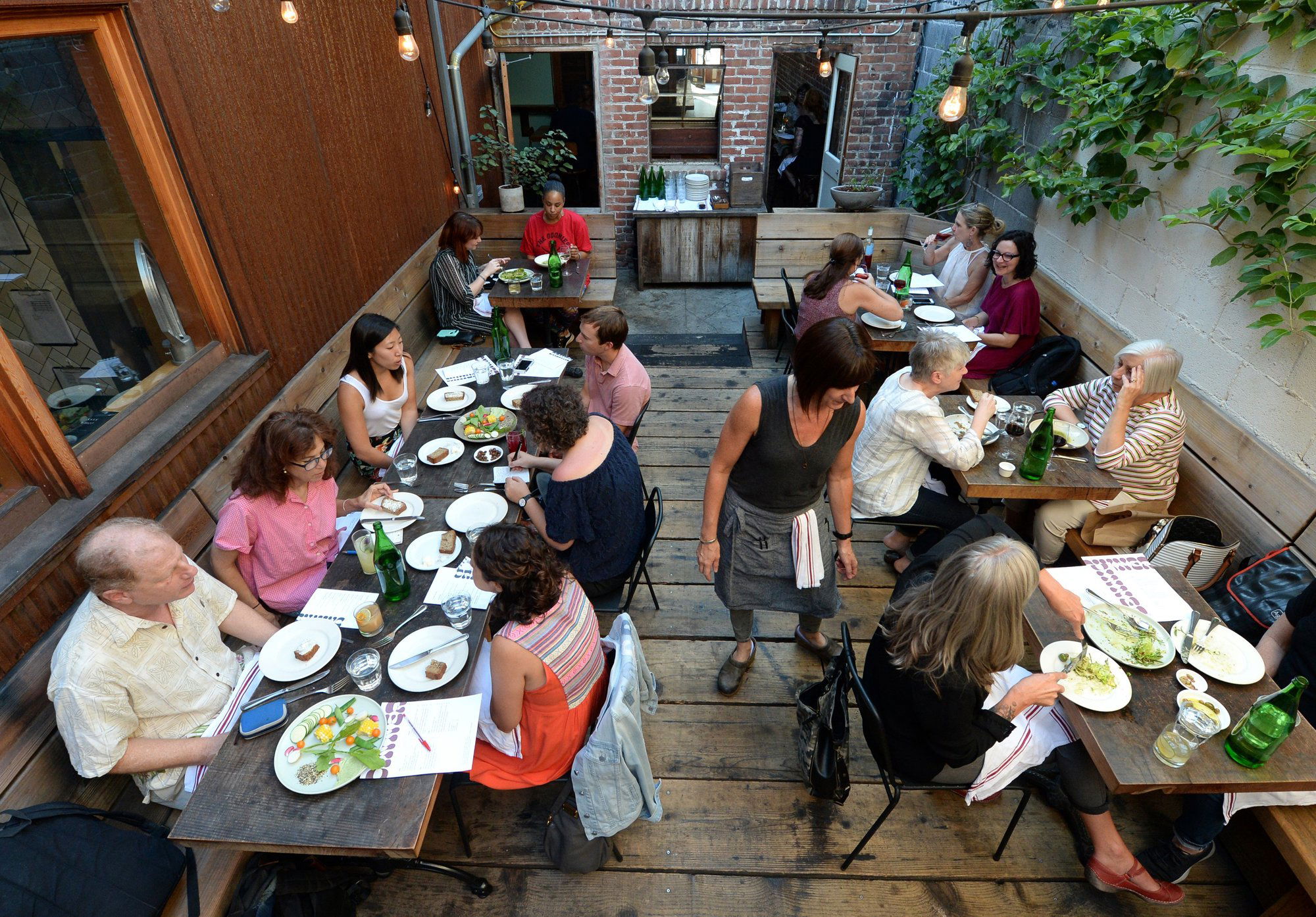 Sister Restaurant, Bar in Oakland