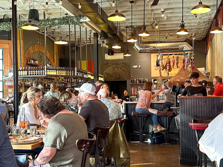 Apizza Regionale, Syracuse, United States