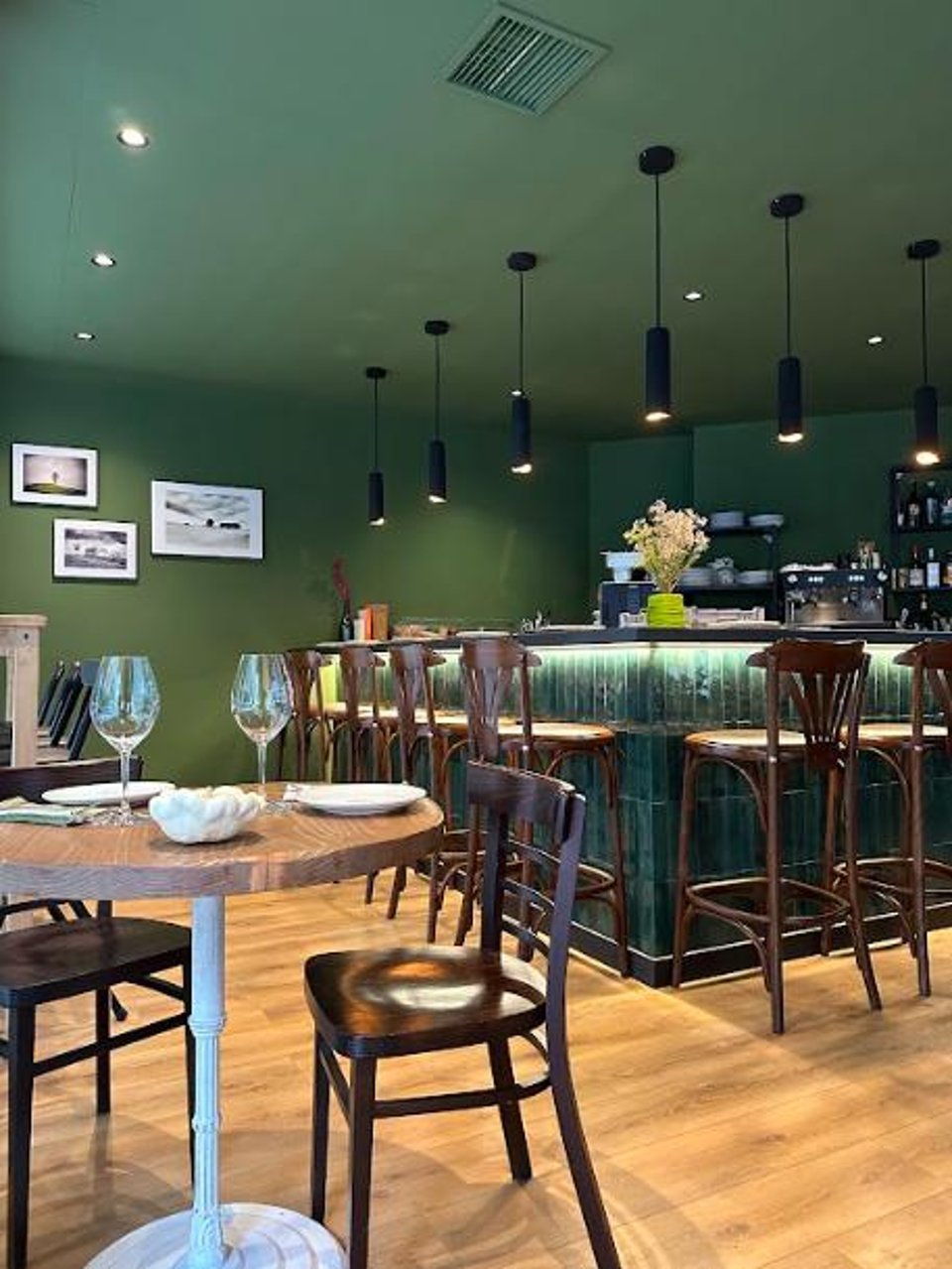 HiBoU Sitges Restaurant i Bar de Vins bar in Sitges, Spain