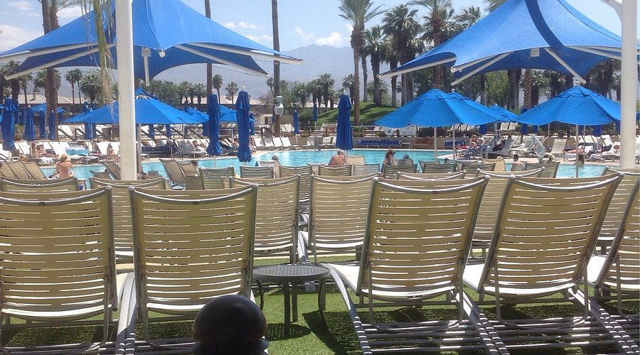 Oasis Poolside Bar & Grille, Bar in Palm Desert