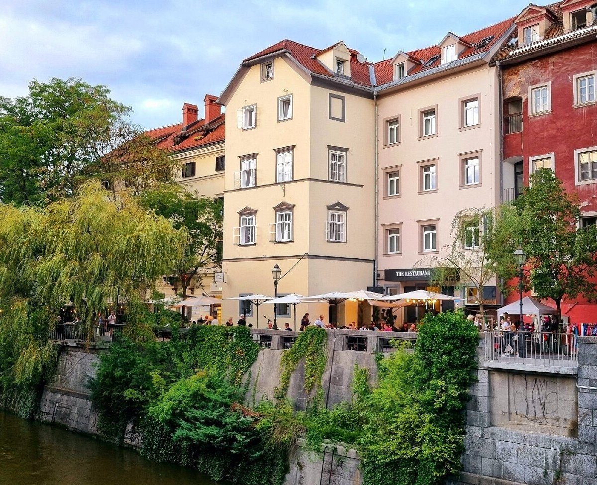 Pritličje bar in Ljubljana