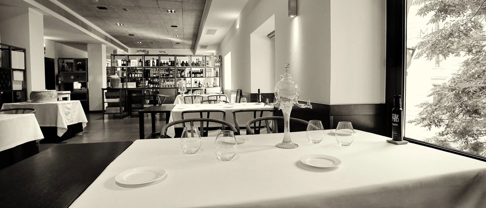 Les Amis Wine Bar