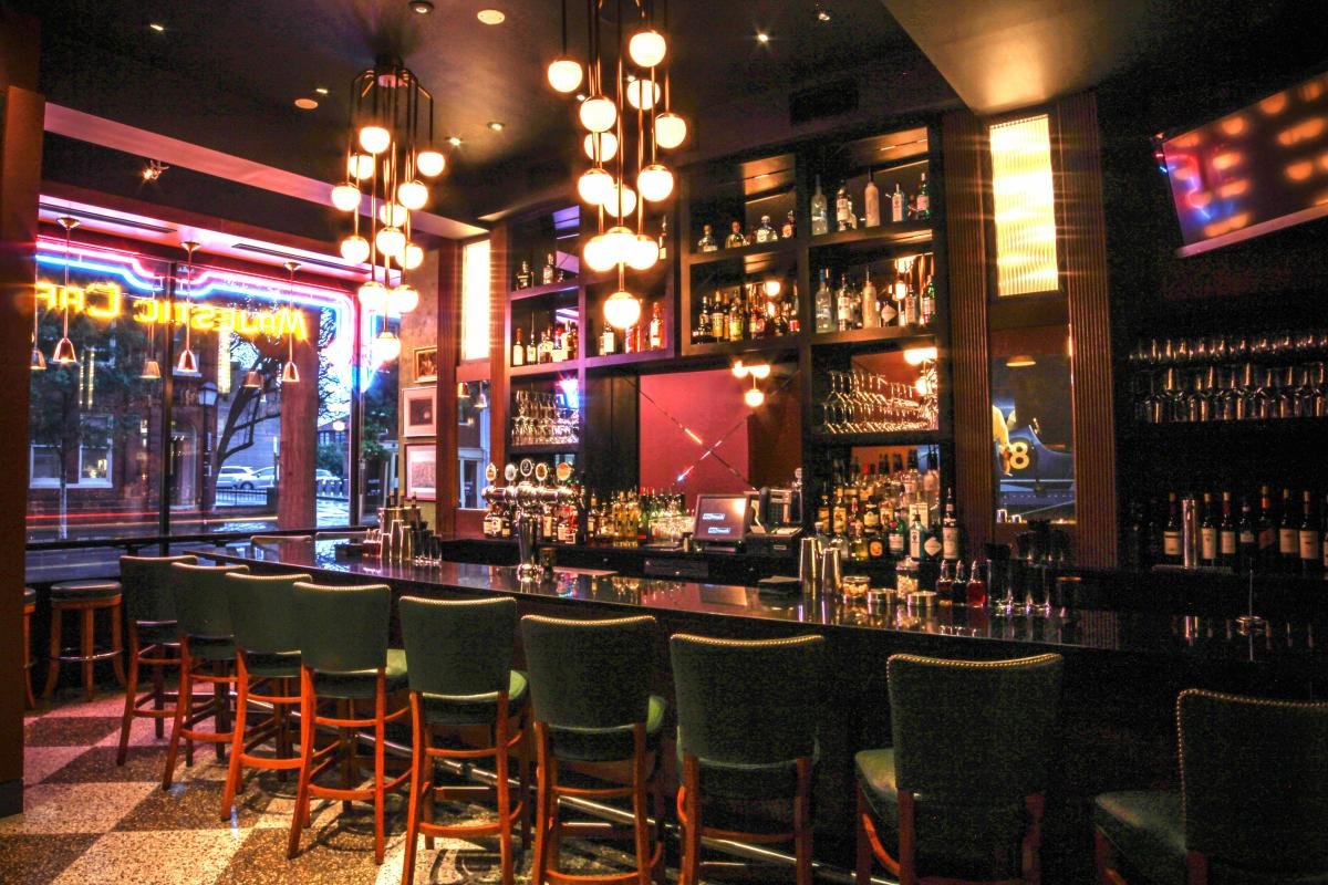 The Majestic, Bar in Alexandria