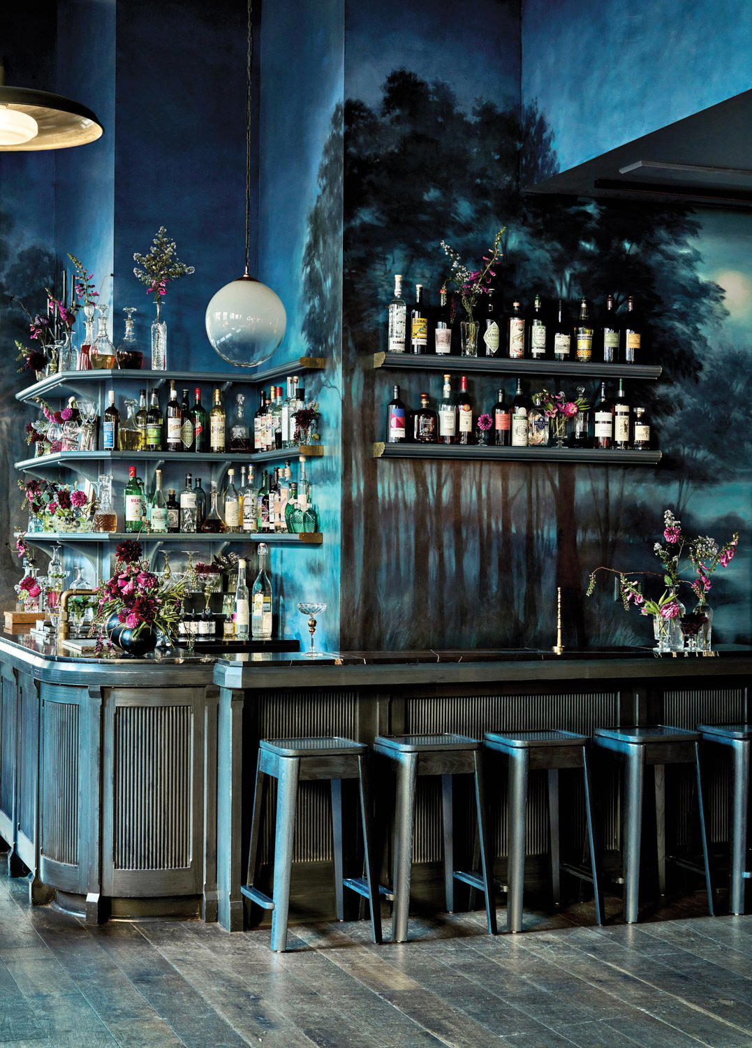 Sleek jewel-box-like bar bar in Juillac-le-Coq