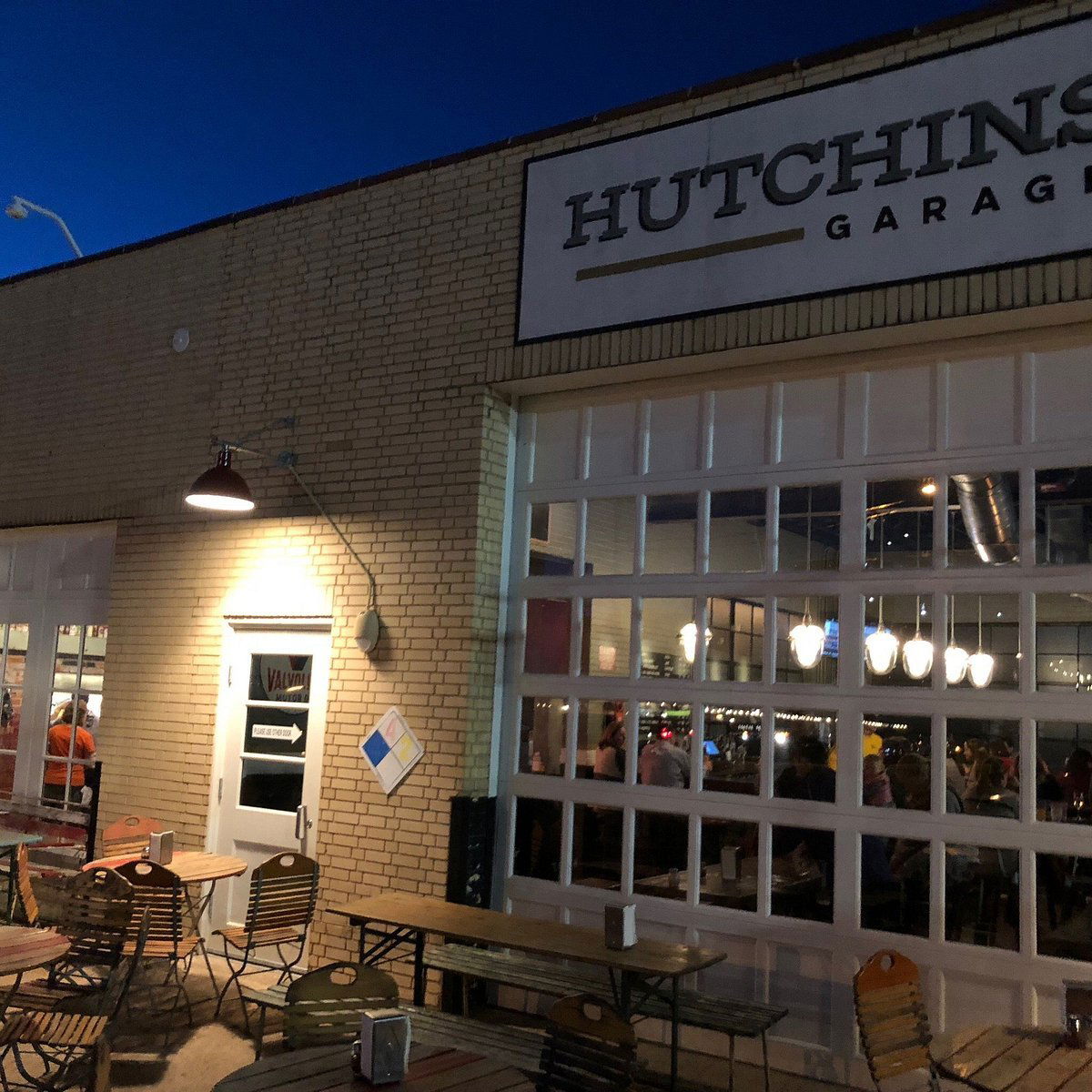 Hutchins Garage, Bar in Durham