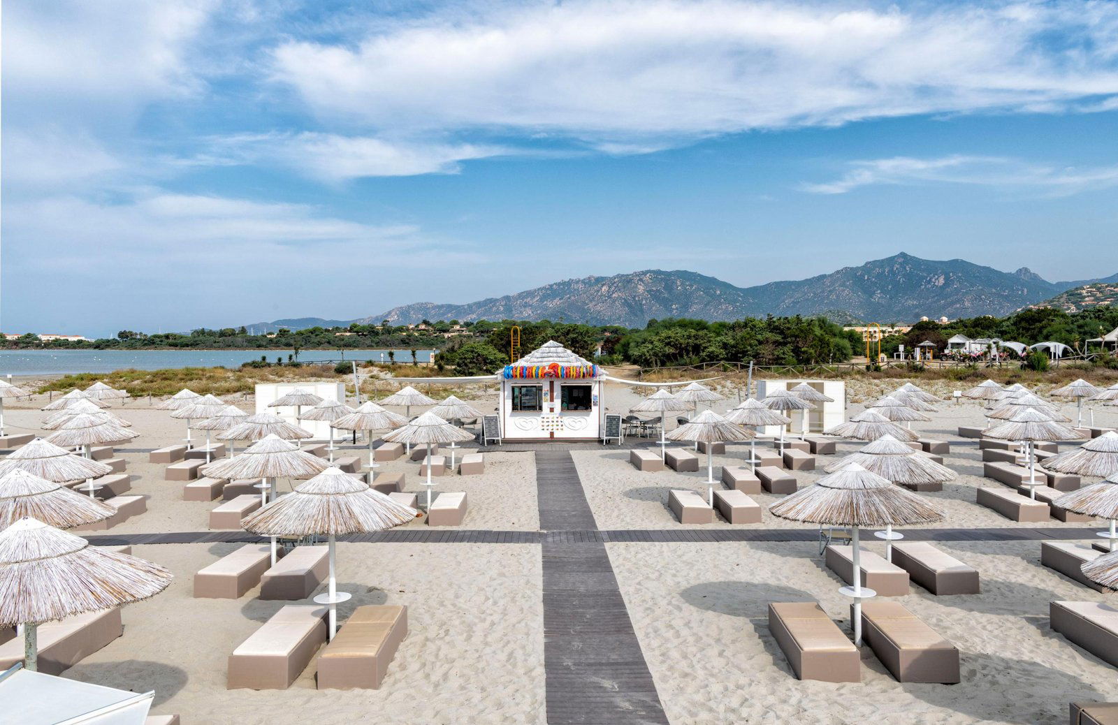 La Cabana Bianca Beach Bar, Bar in Villasimius