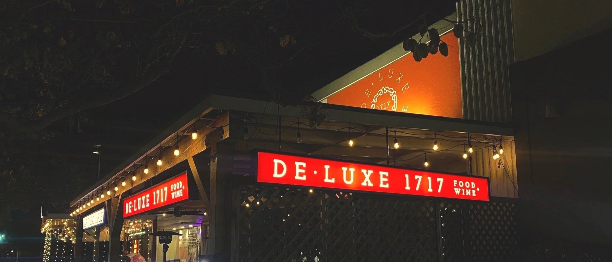 Deluxe 1717 bar in Pasadena, United States