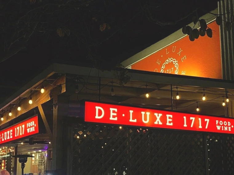 Deluxe 1717, Pasadena, United States