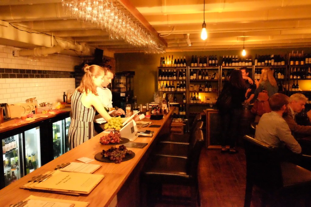 Traders Wine Bar, Bar in London