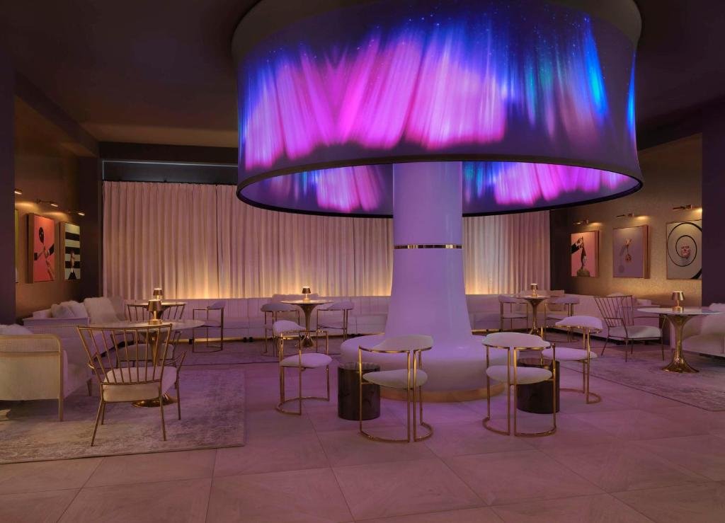 Angad Arts Hotel St. Louis, Tapestry Collection by Hilton bar in St Louis