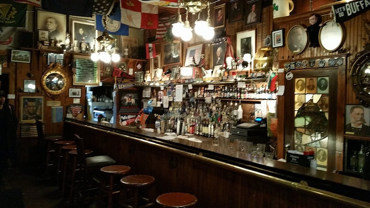 Founding Fathers Pub bar in Buffalo