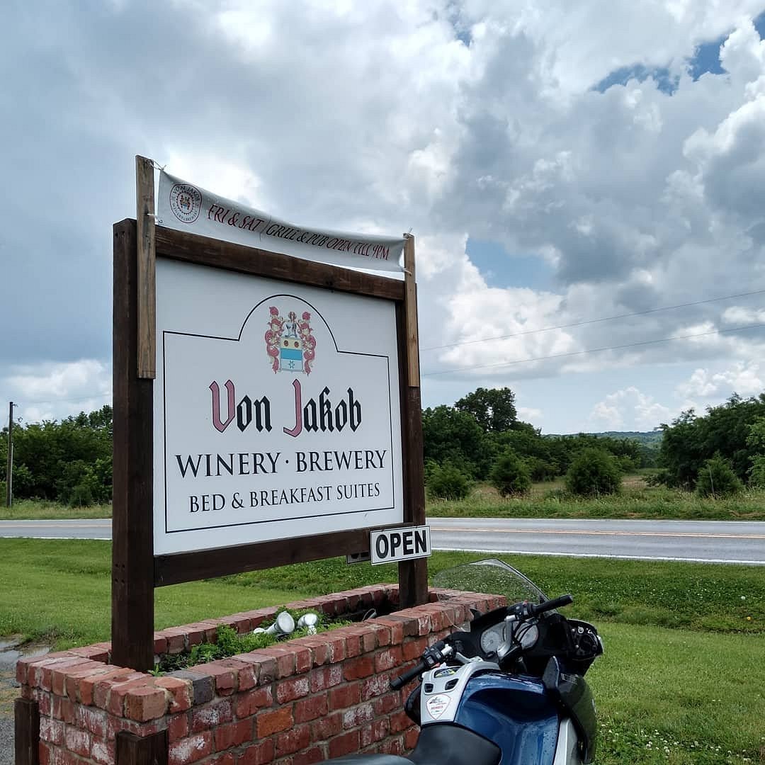 Von Jakob Winery & Brewery bar in Alto Pass