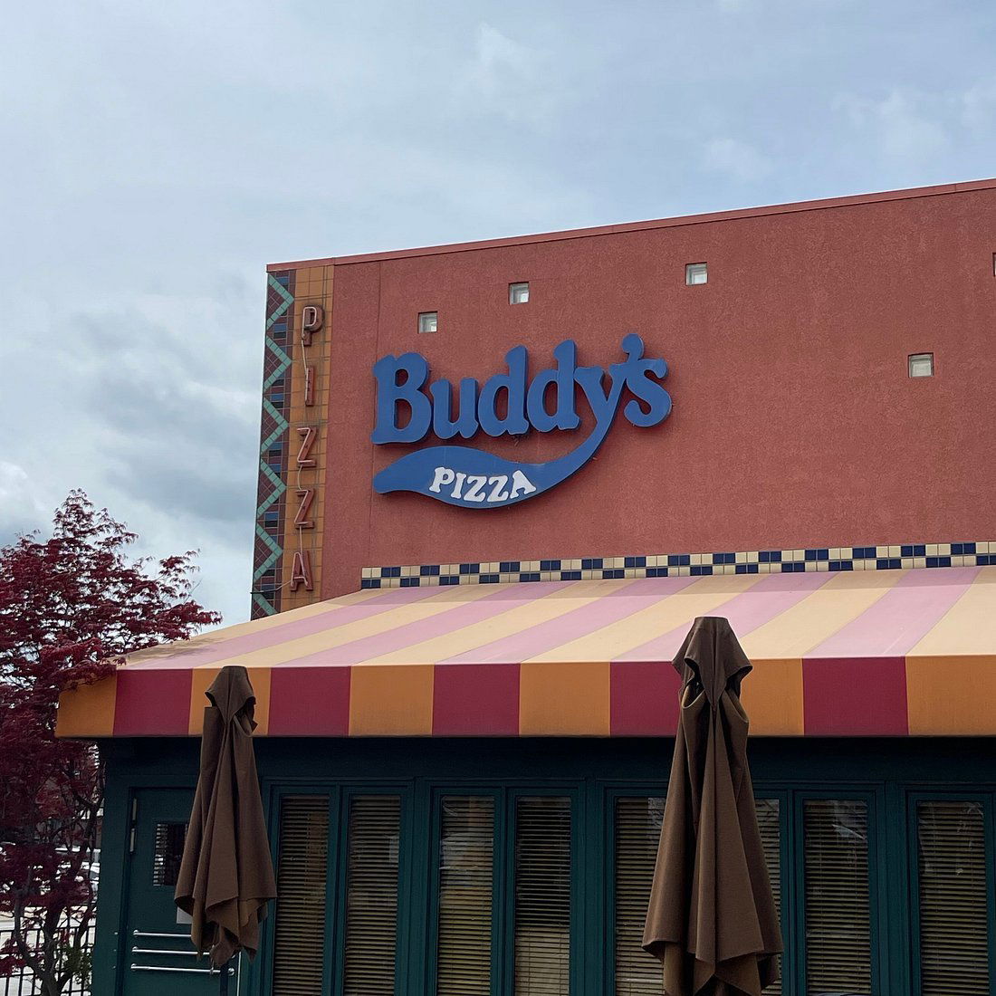 Buddy's Pizza, Bar in Dearborn