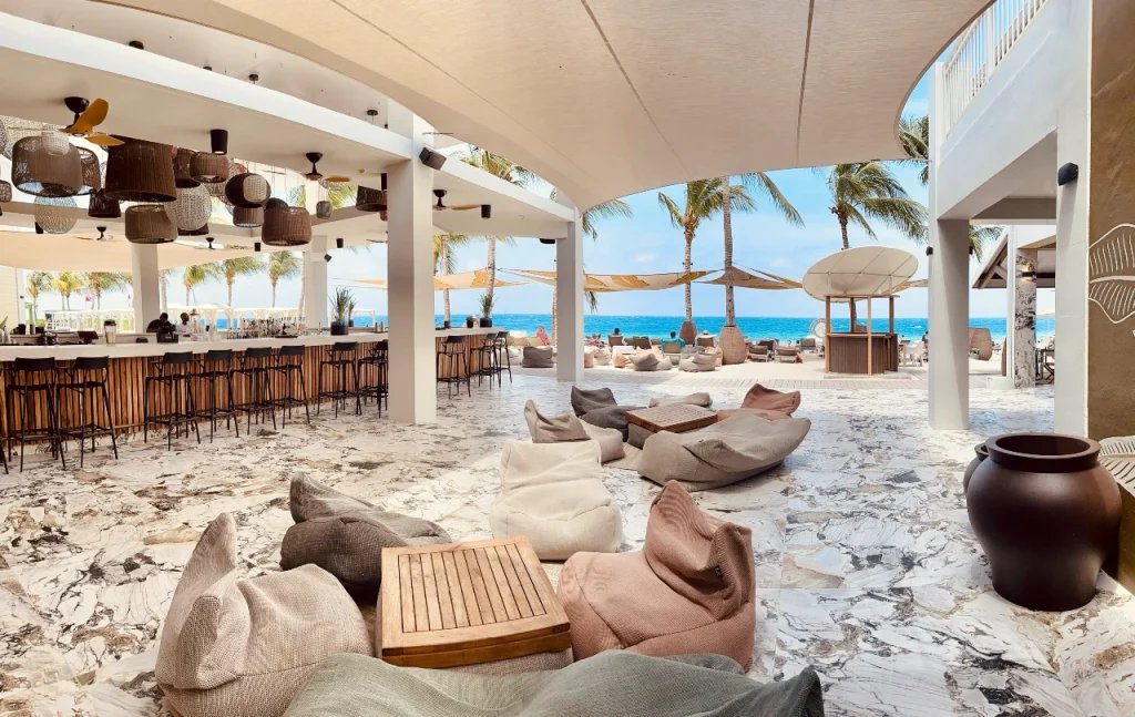 Papagayo Beach Club Bar