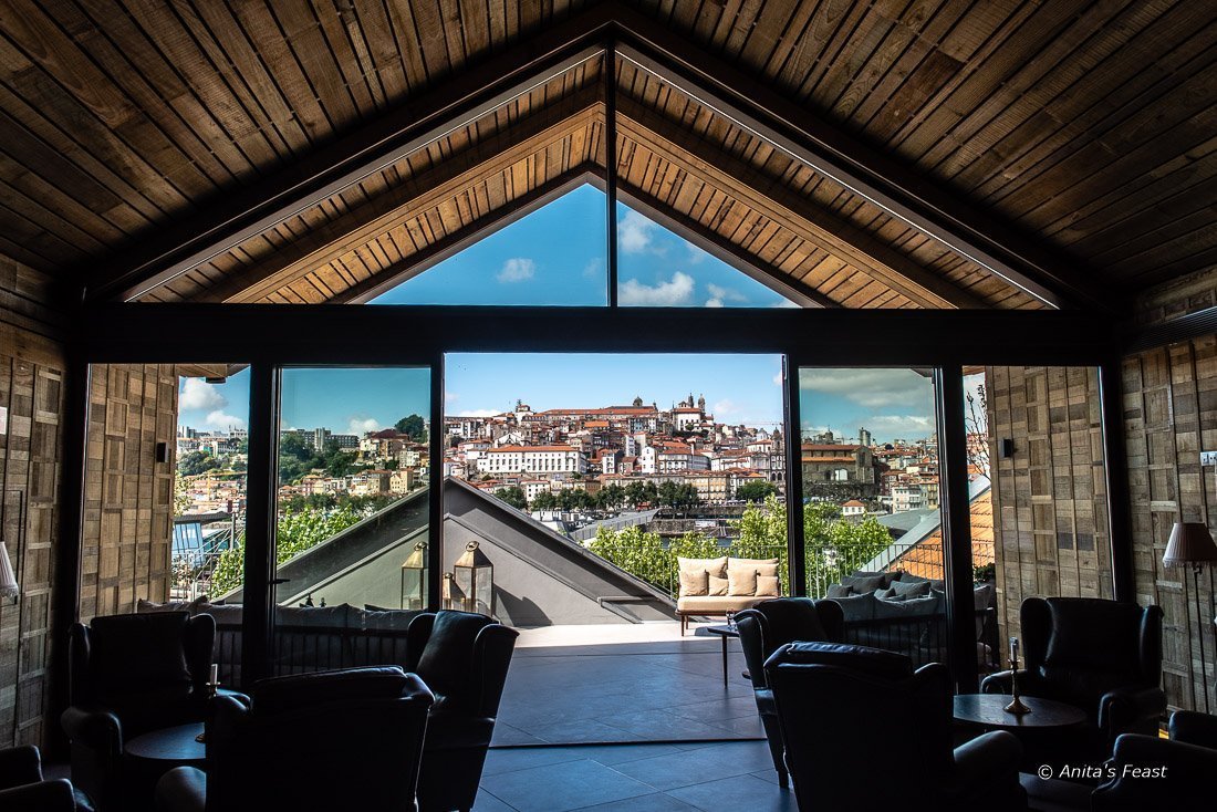 Enoteca 17.56 bar in Porto, Portugal