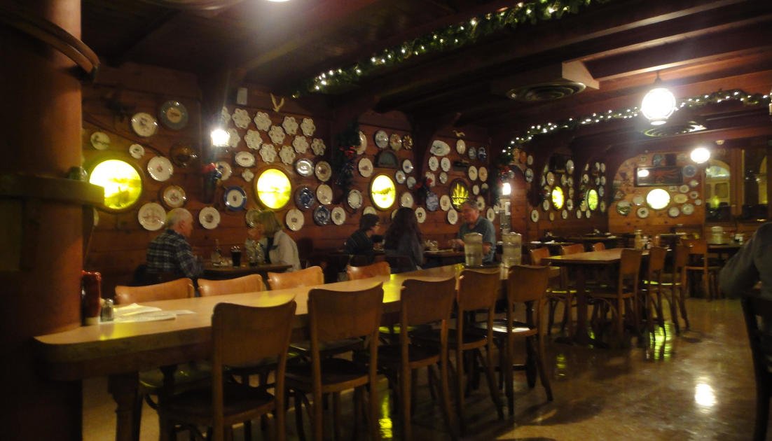 Dan & Louis Oyster Bar, Bar in Portland