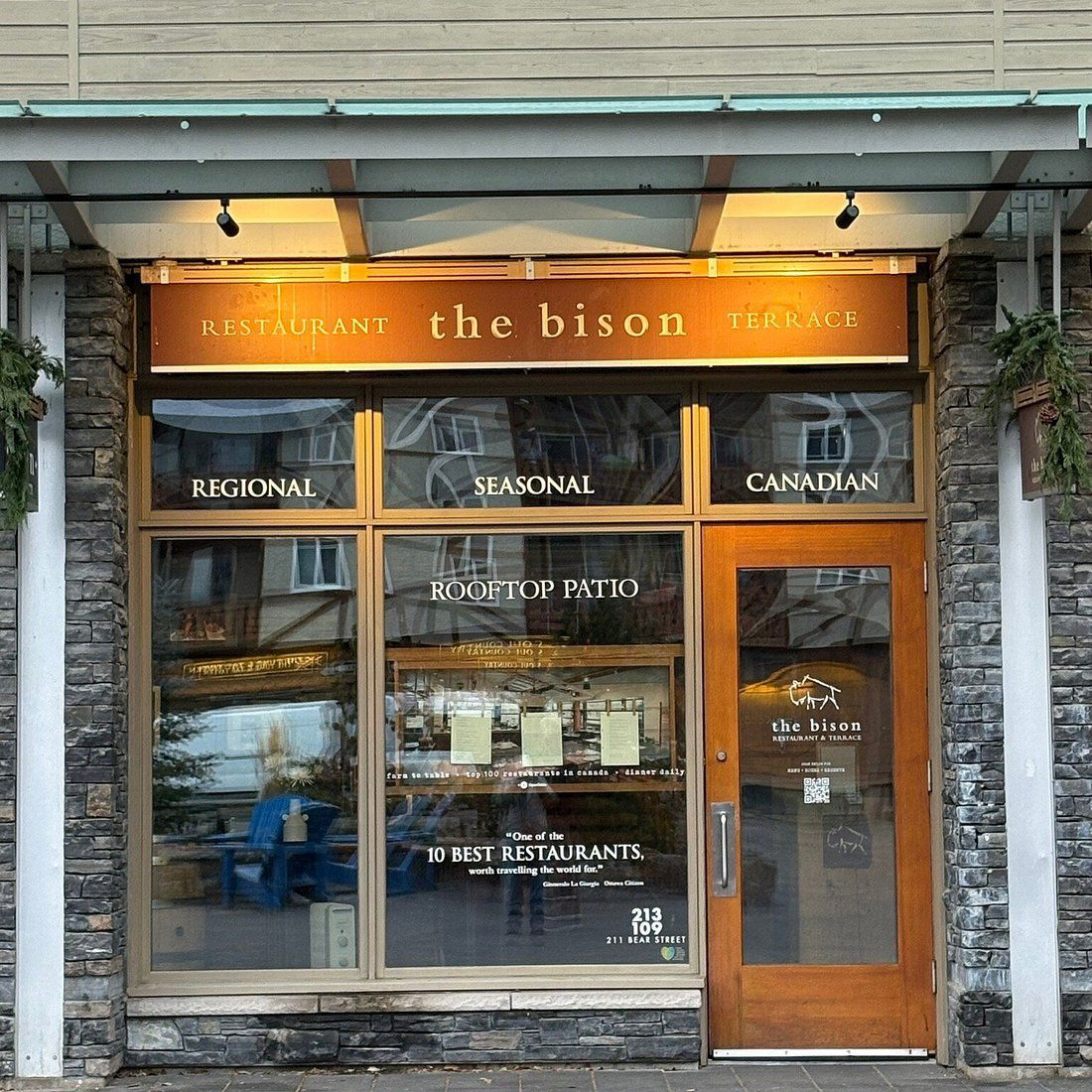 The Bison Restaurant & Terrace, Bar in Banff
