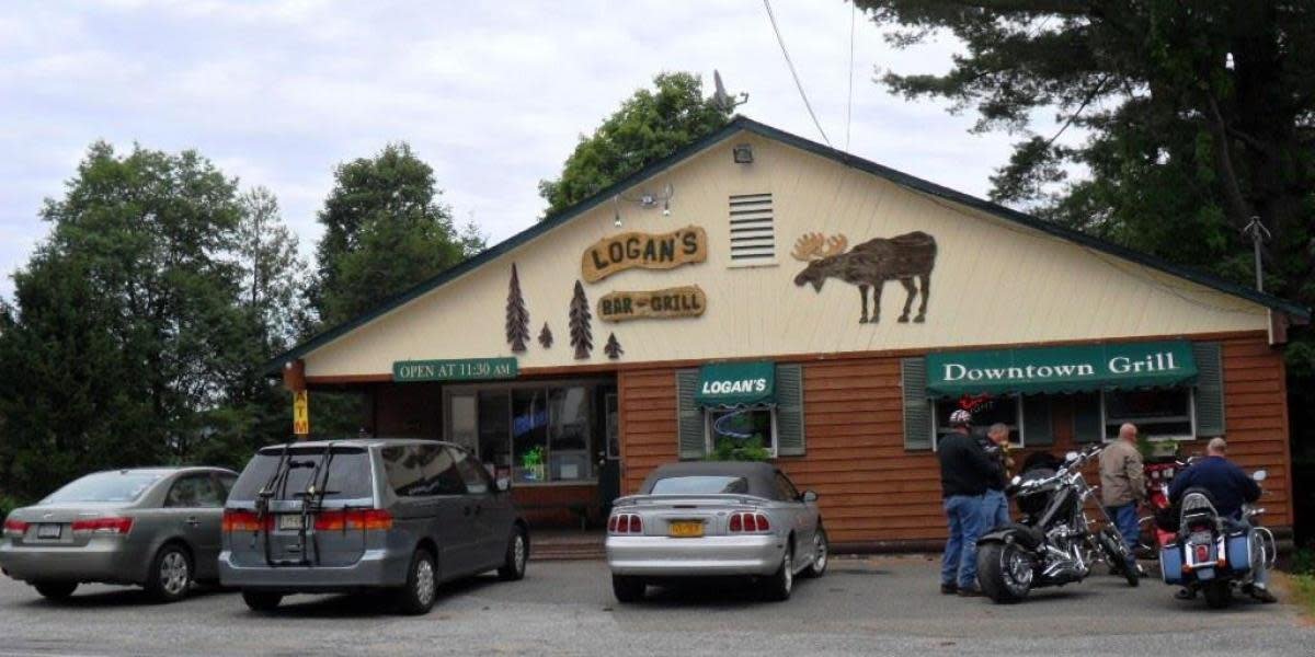 Logan's Bar & Grill, Bar in Speculator